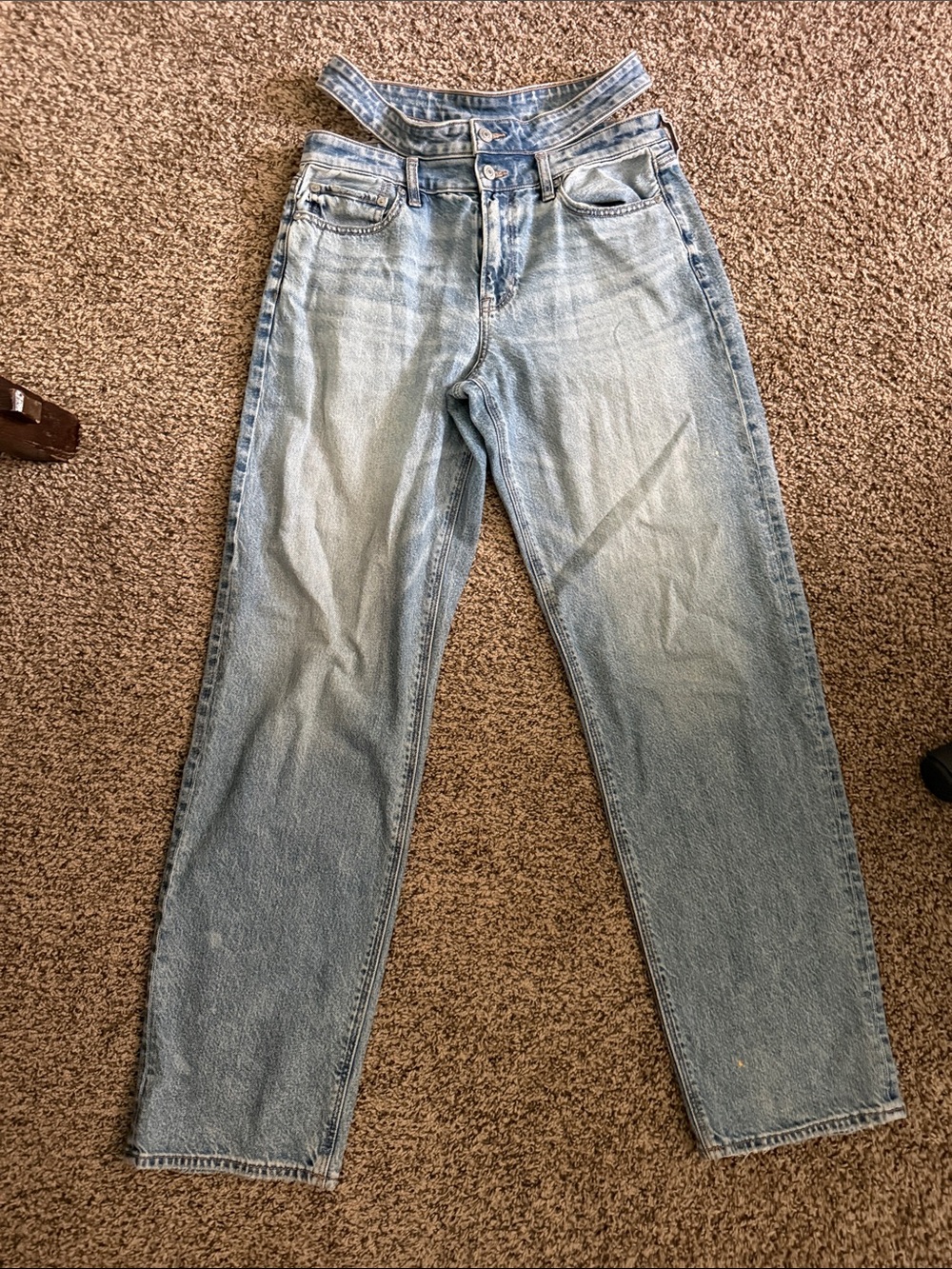 AE Strigid Super High-Waisted Baggy Straight Cut-Out Jean